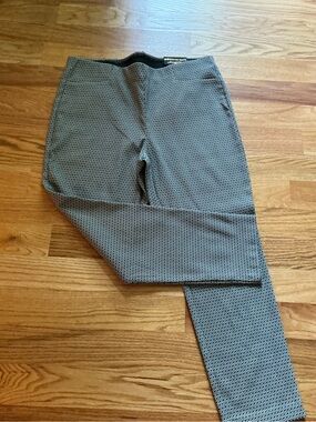 Chico’s So Slimming Brigitte Ankle Pants Size 2.5